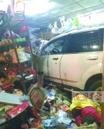 司机误将油门当刹车冲进店致1人死亡3人受伤(图） - 广西新闻网