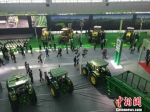 众多知名农机企业携大型机械参展。　蒙鸣明 摄 - 农业机械化信息