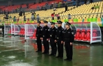 “中国杯”雨中首战热情不减  南宁警方风雨无阻保卫安全 - 公安局