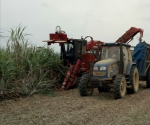 广西农机鉴定站对凯斯A4000型甘蔗收获机进行推广鉴定 - 农业机械化信息
