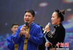 图为开幕式现场越南代表团表演男女对唱节目《嘱托》 胡雁 摄 - 广西新闻