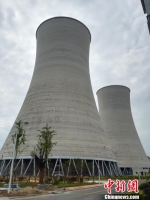 神华国华广投柳州发电有限责任公司两座冷却塔。　曹伟军 摄 - 广西新闻