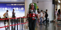 广西红十字志愿者何振鹏完成斯里兰卡救援任务平安回国（图） - 红十字会
