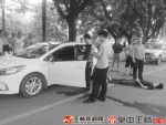 玉林：男子醉卧大街 医生一来立马站起(图) - 广西新闻网