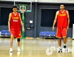 李楠解释中国男篮红队出现新面孔 谈山东小将潜力不错 - 广西新闻网