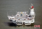 7月7日上午，中国首艘航空母舰辽宁舰编队抵达香港。 中新社记者 洪少葵 摄 - 广西新闻网