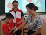 那坡县红十字会开展“大手拉小手亲子防灾避险应急救护公益讲座” （图） - 红十字会