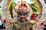 当地时间6月11日，印尼巴厘岛登巴萨，一年一度的印尼巴厘岛艺术节开幕，为期一个月，将从6月11日举行至7月9日。 - 广西新闻