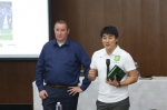 保罗和北京中赫国安足球俱乐部总经理李明 - 广西新闻网