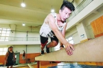 郑州有群跑酷少年 城市就是他们的健身房 - 广西新闻网