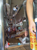 一辆长途客车超员被查 司机下车后用现金贿赂交警 - 广西新闻网