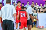 NBA明星科比现身海口 指导青少年篮球爱好者训练 - 广西新闻网