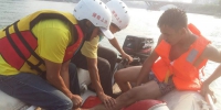 柳州市红十字水上救援队在巡江活动中救起两名遇险市民（图） - 红十字会