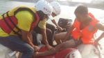柳州市红十字水上救援队在巡江活动中救起两名遇险市民（图） - 红十字会