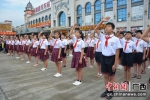 图为参加升国旗唱国歌仪式的学生代表。 林洁琪 摄 - 广西新闻