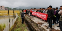 上林县红十字会组织贫困户和农民骨干参观学习（图） - 红十字会