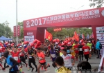 2017红城百色国际半程马拉松赛鸣枪开跑(组图) - 广西新闻网
