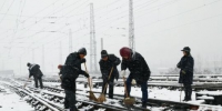 暴雪致部分列车晚点停运武汉铁路部门多举保畅通 - 广西新闻网