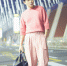 罗晋深夜出发巴黎 粉色短袖套装吸引众多目光 - 广西新闻网
