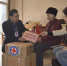 青秀区“红十字博爱送万家”活动 温暖175户困难家庭（图）） - 红十字会
