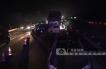 钦州一货车追尾引发7车连环撞 造成一人受伤(图) - 广西新闻网