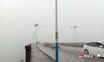 桂平清晨现浓雾 能见度仅百余米（组图） - 广西新闻网