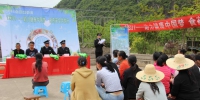 桂林市食品药品安全投诉举报受理中心走进扶贫点开展12331宣传活动 - 食品药品监管局