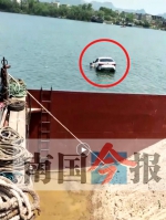 柳州一轿车离奇坠河 司机逃出车外拒救助溺亡(图) - 广西新闻网