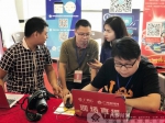2018房博会“吸睛”项目多 市民可在展厅里“攀岩” - 广西新闻网