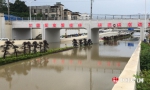 桂林强降雨致多路段内涝 叠彩区一车辆被淹(组图) - 广西新闻网