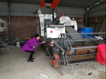 临桂区农机局深入乡村为机手办理跨区作业证 - 农业机械化信息