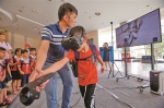 广西民族博物馆采用创意手段“超级连接”新受众 VR体验高跷捕鱼 走进商场展示风情 - 文化厅
