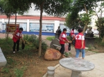 “清洁环境卫生 确保居民健康”横县红十字志愿者在行动（图） - 红十字会