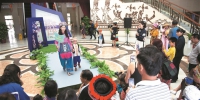 广西民族博物馆举办“霓裳羽衣”主题推广活动 美妈萌娃 博物馆内走猫步 - 文化厅