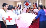 广西红十字会向柬埔寨红十字会捐赠2万顶防蚊帐篷（图） - 红十字会
