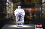 图为广西出土的古青花瓷器。　钟建珊 摄 - 广西新闻