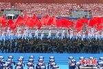 广西百色市表演队表演《壮族大歌？百色红》，尽显红色情怀。　蒋雪林 摄 - 广西新闻