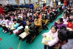 深圳一爱心企业向桂林贫困山区儿童捐赠食品（图） - 红十字会