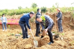 苏海棠等厅领导到武宣县帮扶联系贫困村参加义务植树活动 - 审计厅