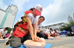 广西启动急救知识“五进”活动 广西红十字会现场教学应急救护创伤救护技能 - 红十字会